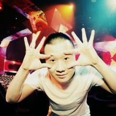 Tan the Dj Hi ma.c ke on the mix