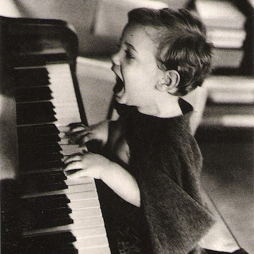 playing of Alumak leh-Amr Diab