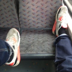 MINUIT QUARANTE QUATRE (00:44)