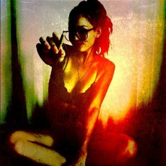 daria leeloo mnml
