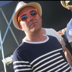 Neilo an de orange specks