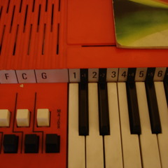 Bajo la linea de la razon