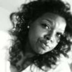 Tiandra Sapp Holdinudown