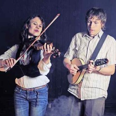 Olion Byw:   Ym Mhontypridd mae Nghariad - Smeceno Horo