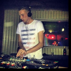DJ ROBIN LEE