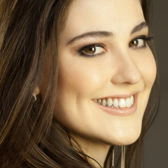 Maria Claudia Oficial