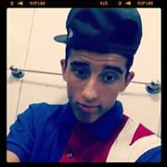 Douglas Carvalho 23