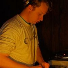 DJ U4EA