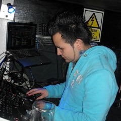 DJ KASH MIXING LIVE