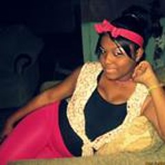 Nicki Pinklips Szala