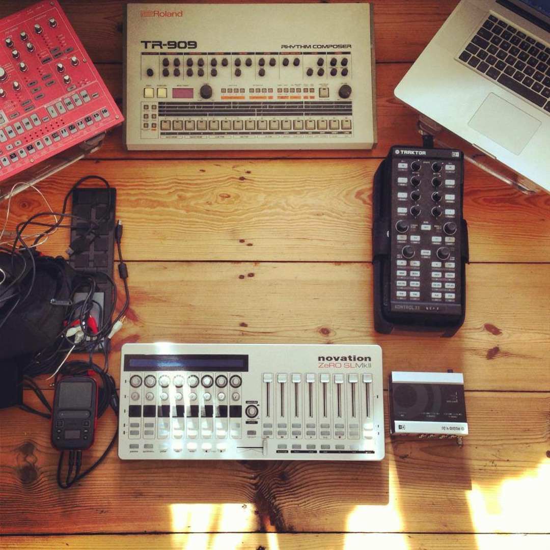 Stream Deep House Artists music | Listen to songs, albums