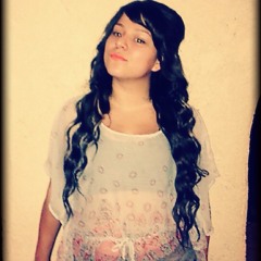 Stephanie Alvarez (;