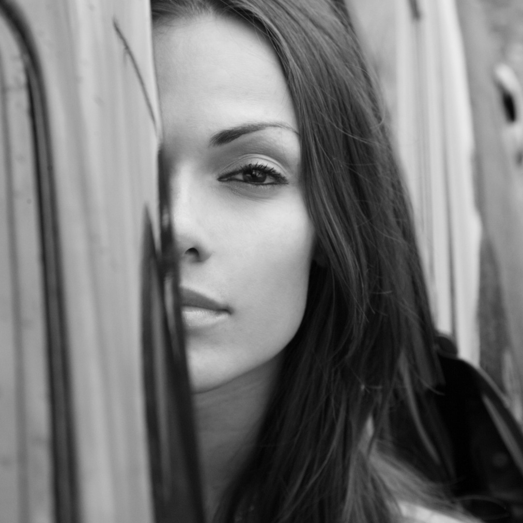 Ani Lorakning kokraklari 18 yoshda