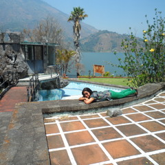 Adriana V. Hernández