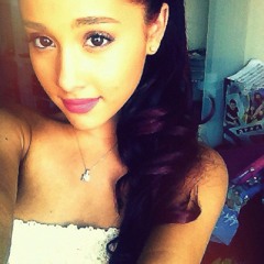 Ariana Grande         ^