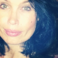 Artist Helena Hötzl