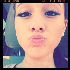 Ariana Grande        v-