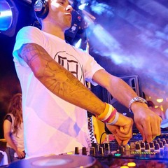 dj maxwell