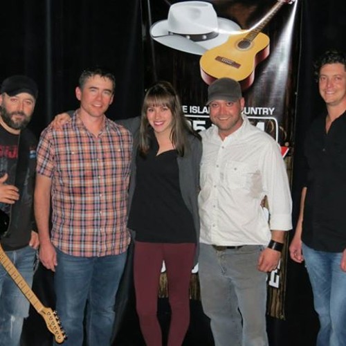 A guy walks into a bar , Tyler Farr