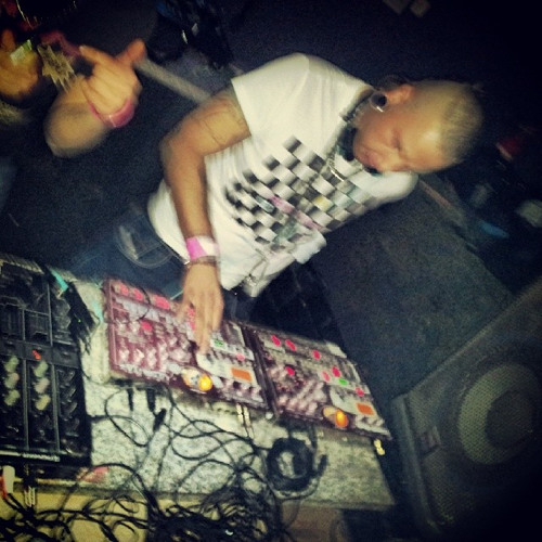 Hunnel @ Home - Track