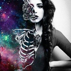 Lizzy G.
