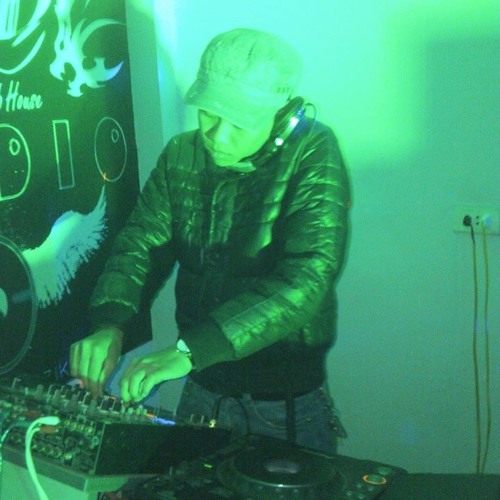 [Nonstop] - Happy New Year 2014 - Feel The Beat Vol.4 - DJ Minh B Feat DJ Thành Xù