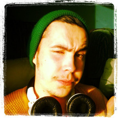 Polvia Myöten Paskassa