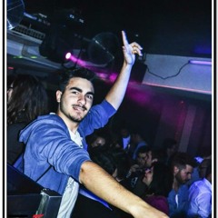 Akin Nigara (Lorenzo Vianzone)