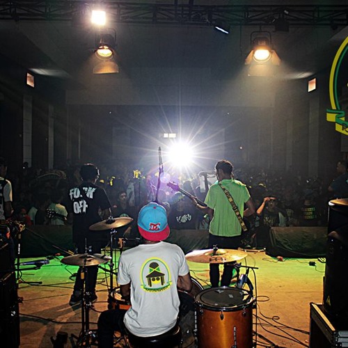 cover cinta di antara kita  (nike ardilla88)