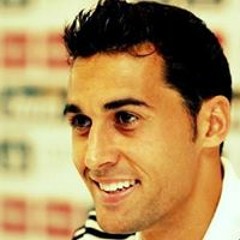 يا واخذني مني وانت بحضني الدنيا - ولو ينعاد زماني هعيشه كله انا ليك