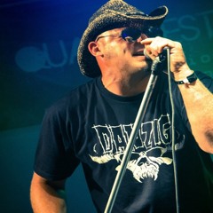 28 November 2013 21:27:56 alligator The Doghouse Boat Boys