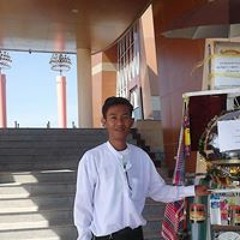 မင္းအနားမွာ  အဲလက္စ္