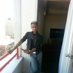 Bebe L'modellc Couri