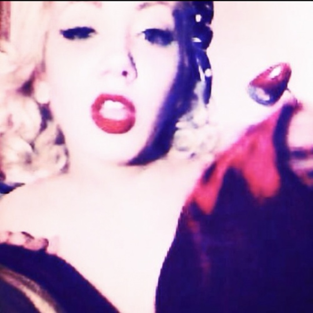 Vika Deville’s avatar