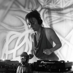 Dj AYiA