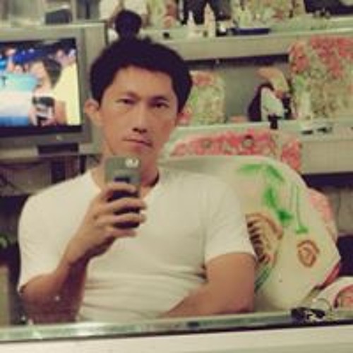 Kon Woo’s avatar