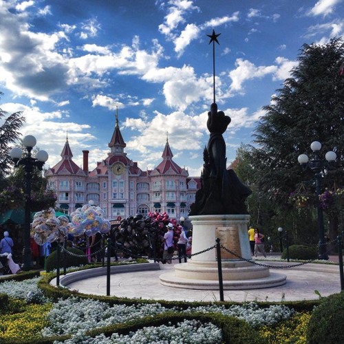 Magic Everywhere (Parade Version) - Disney Magic On Parade! - Disneyland Paris(144p H.264 - AAC)