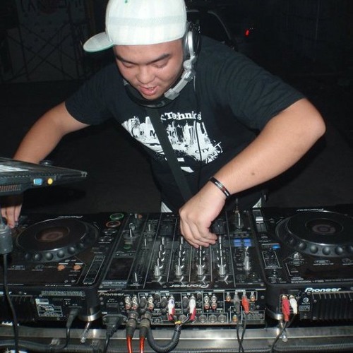MICHAEL MIND - FEELING SO BLUE DA BA DEE (PARTY STARTER )