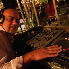 MEGA MIX NACIONAIS ANOS 80' BY DJ ALEXANDRE SPÍNOLA