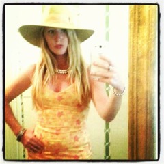 Bizzy Noel Wolfe