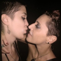 MiriamSiSvegliAMezzanotte