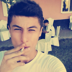 kendini kopege siktiren kadin sarışın amatör porno