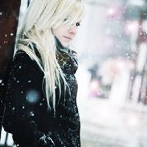 Laura Ivana’s avatar