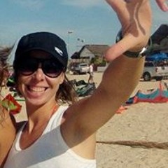 Carla Kitesurfando