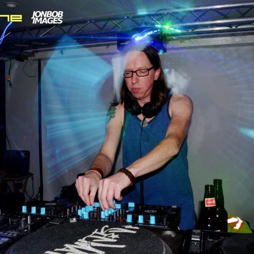 Yeah Yeah Yeah's - Heads Will Roll (Elfinity Remix)