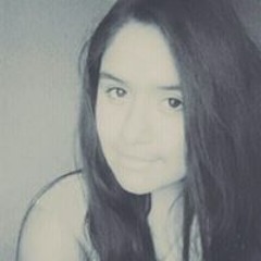 Lucy BieberGrey Cyrus