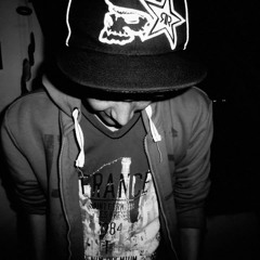 ( BY_-selfiesdocks :3 )