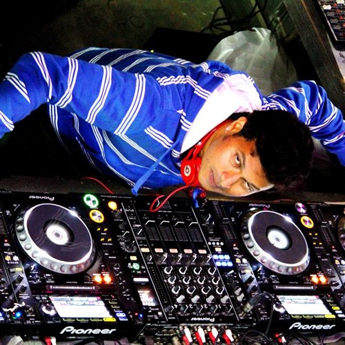 Dj Nix (Nix Govekar)’s avatar