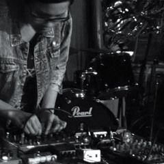 MENSTRUAL SYNTHDRONE