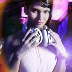 Dj-Reyna Moon Alamandra